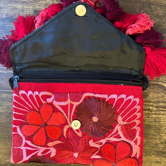 Spectacular gift! Gorgeous Handmade Embroided Clutch / Cross-body purse, Red - Picture 4 of 4